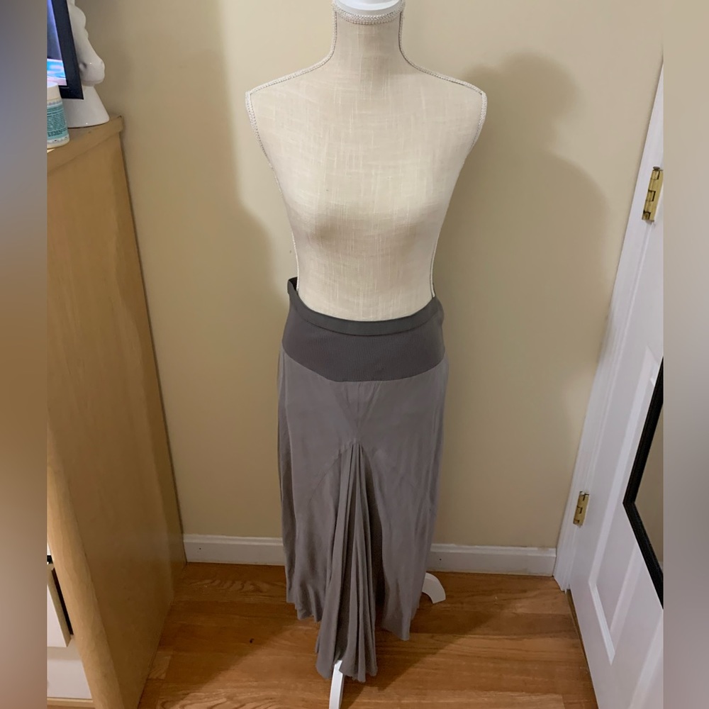 Wishbone skirt